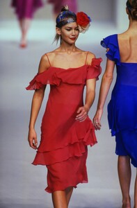 1573800372_blumarine-spring-1997(21).thumb.jpg.c44d9bf92ee919ac33c48e147063cb20.jpg