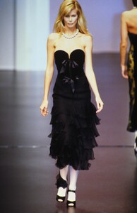 1581063703_valentino-fw-1995(42).thumb.jpg.5eb99323b26840a0c4e080c9083f7825.jpg