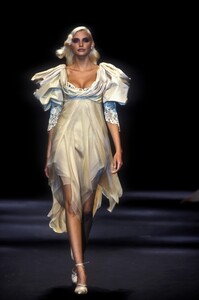 1625496488_ChristianDior1994HauteCouture125.thumb.jpg.87bc49ed507cf63779a0ec0f9a7a7836.jpg