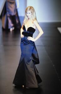 1643990304_valentino-fw-1995(82).thumb.jpg.6da53d7631281e1ea72a18825e912dd5.jpg