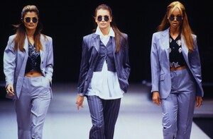 1646458725_alberta-ferretti-ss-1993(2).thumb.jpg.24c37b841aa7c7077bff9f8ee89df7bc.jpg