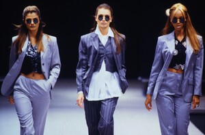 1654430577_alberta-ferretti-ss-1993(1).thumb.jpg.c2e0a62c64ec057ac193a5b4ce496167.jpg