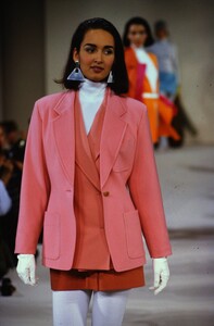 1657698937_isaac-mizrahi-fw-1990(4).thumb.jpg.d8250706224b986df8a8d6b9c23f309e.jpg