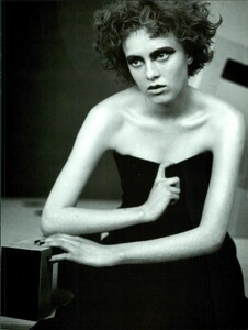 ARCHIVIO - Vogue Italia (January 1997) - Black - 006.jpg
