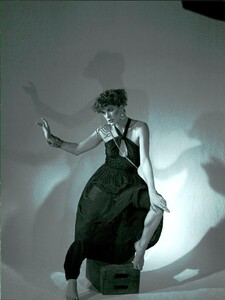 ARCHIVIO - Vogue Italia (May 2007) - Milla Jovovich - 002.jpg