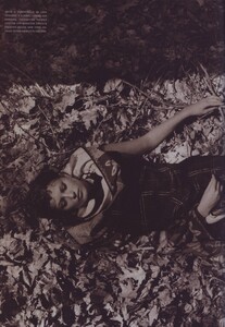 Vogue Italia (November 1999) - Country Report - 009.jpg