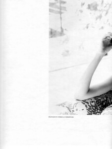 1689040016_Gravure3(Fall-Winter2009)-NestingInstinct-005.thumb.jpg.62604f9465892ed3bbc5958871423958.jpg