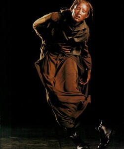 ARCHIVIO - Vogue Italia (October 1998) - Theater of Fashion - 002.jpg