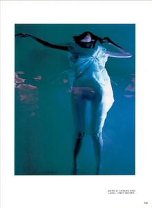 ARCHIVIO - Vogue Italia (March 1999) - Floating - 016.jpg