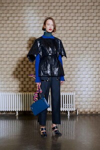 18-roksanda-prefall-2017.thumb.jpg.82691f6d83144a934f804e7b16c0bd17.jpg