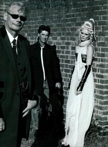 ARCHIVIO - Vogue Italia (October 2006) - A Brazen Attitude - 003.jpg