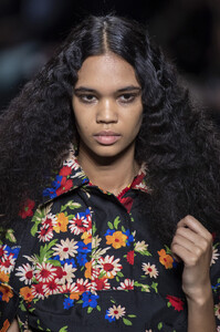 1806848517_MiuMiuFall2019Detailsueoxu_ie9Prx.thumb.jpg.582ce43a5d26ce18a249e3f457a3a466.jpg