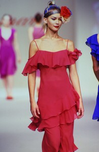 1824954744_blumarine-spring-1997(19).thumb.jpg.adc02adeebdeca4af9dea93d73b87a57.jpg