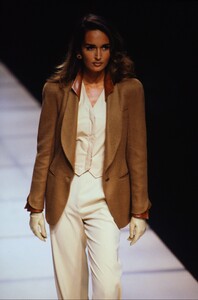 1849877373_armani-fw-1992(5).thumb.jpg.87874a4bda39a9e7c697c72ea29d7001.jpg