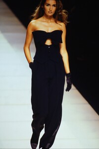 1867812405_armani-fw-1992(3).thumb.jpg.96e3244232e392fdbe7b9c26a84e5ceb.jpg