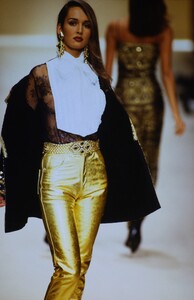 1876955305_valentino-fw-1993(11).thumb.jpg.5e279425dae0ebe1c95168dfe584edb6.jpg