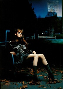 ARCHIVIO - Vogue Italia (December 2004) - A Romantic Allure - 015.jpg