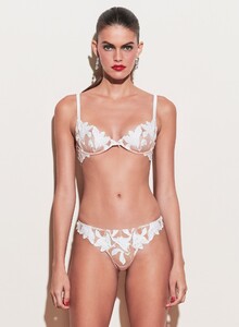 191218_FLEURDUMAL_SHOT_22_3508_crop_2600x.jpg