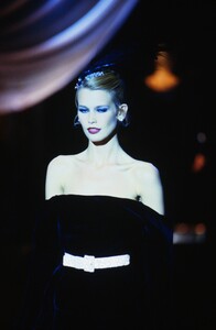 1912714334_dior-hc-fw-1995(14).thumb.jpg.d48c50f784529ad05f236240d6485842.jpg