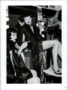 ARCHIVIO - Vogue Italia (May 1998) - Backstage At Roseland - 022.jpg
