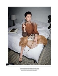 1971422304_20_THEHIVE_MODELS_EMMABOYD_BOOK.thumb.jpg.ca8c3d0514f22f8ac6deada0eada88c4.jpg