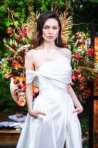 Chic Wedding Dress.jpg