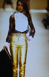 1976464037_valentino-fw-1993(10).thumb.jpg.f49e583a0932091de1afc17926bdd75f.jpg