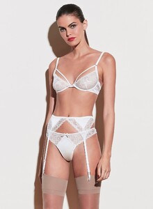 200116_FLEURDUMAL_SHOT_17_2878_crop_2600x.jpg