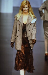 2019355807_valentino-fw-1995(38).thumb.jpg.7b9ddf8405e4481a70eb34a9f40b3642.jpg