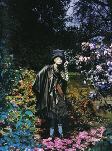 Vogue Italia (November 2008) - The Enchanted Garden - 001.jpg