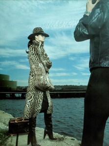 ARCHIVIO - Vogue Italia (December 1999) - Danger High Voltage - 004.jpg