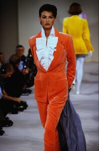 2054289598_isaac-mizrahi-fw-1990(2).thumb.jpg.2b94216754288ddf6ac48ee6f14df07d.jpg