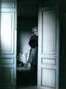 ARCHIVIO - Vogue Italia (October 2007) - A Matter Of Grey - 006.jpg