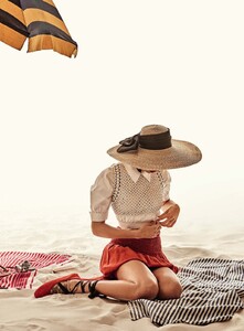 206381371_VogueTurkey-Haziran2016-57.thumb.jpg.88e4438b4679b1b890f227f560572307.jpg