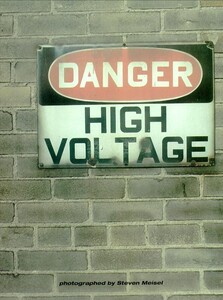 ARCHIVIO - Vogue Italia (December 1999) - Danger High Voltage - 002.jpg
