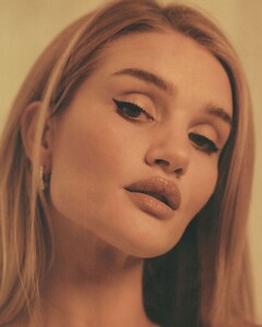 Rosie Huntington-Whiteley 1.jpg