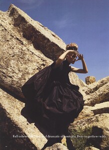 Harper's Bazaar US (August 2006) - The Shape of Things - 001.jpg