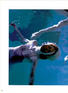 ARCHIVIO - Vogue Italia (March 1999) - Floating - 023.jpg