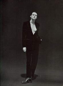 Vogue Italia (September 1997) - L'Immagine Incisiva - 007.jpg
