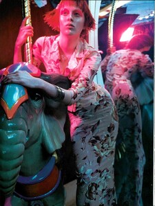 ARCHIVIO - Vogue Italia (February 1997) - Reflection - 031.png