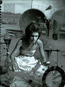 ARCHIVIO - Vogue Italia (March 2005) - The New Dimension - 006.jpg