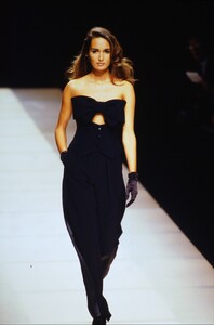 224406717_armani-fw-1992(2).thumb.jpg.c2b88b8d980d876b6fa1a636fc8f8881.jpg