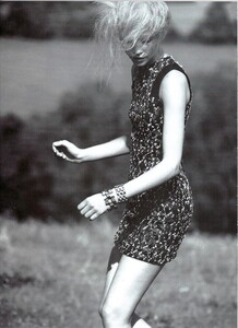 ARCHIVIO - Vogue Italia (August 2008) - A Glam Runway - 007.jpg