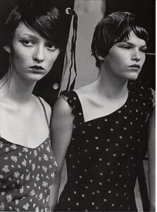 ARCHIVIO - Vogue Italia (May 1998) - Close-Up - 001.jpg