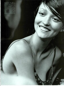 ARCHIVIO - Vogue Italia (May 1998) - Close-Up - 006.jpg