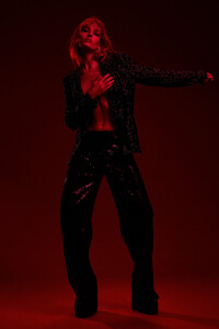 255231542_redfashioneditorialsamsarfat-14.thumb.jpg.1aa828ec56c222f1eddc4f1f5c1049cd.jpg