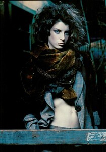 ARCHIVIO - Vogue Italia (December 2004) - A Romantic Allure - 013.jpg