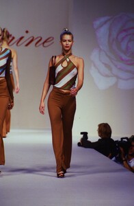 272426896_blumarine-spring-1997(1).thumb.jpg.ba799f582e6b9600b71b5416eca85459.jpg