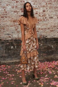 28-michael-kors-collection-new-york-pre-fall-19.thumb.jpg.dd6431ccfca954c76d3d08bed23351ca.jpg