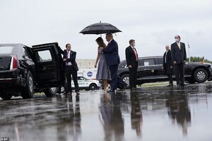 28899030-8362595-The_president_and_first_lady_enter_the_beast_as_they_arrive_Wedn-a-102_1590610989468.jpg